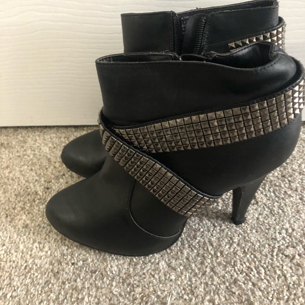 Adriana size 8 heels